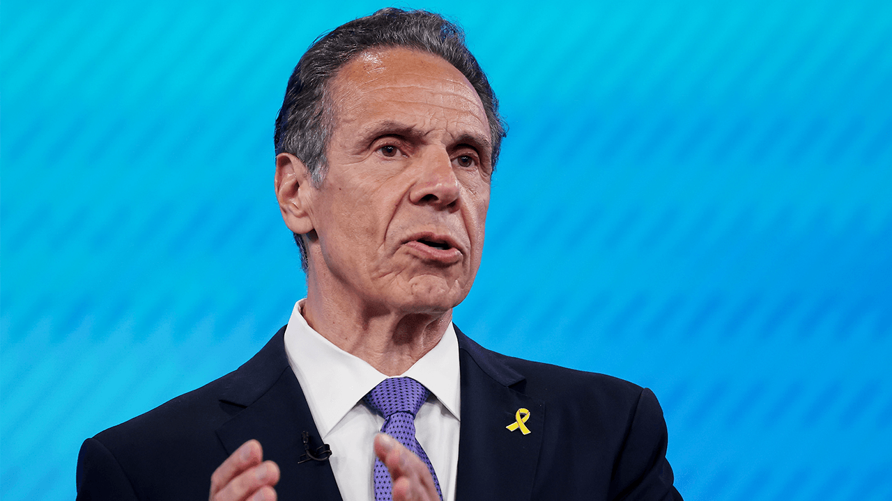 Cuomo desestima el escándalo de las residencias de ancianos y culpa a la "línea MAGA" de Trump por la controversia del COVID
