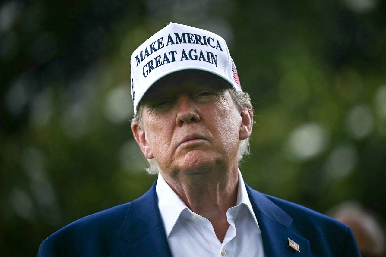 Trump rozważa podjęcie działań militarnych przeciwko Iranowi w obliczu narastających obaw prawnych