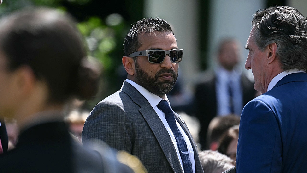 Kash Patel, Epstein dosyaları nedeniyle MAGA'nın tepkisi arasında Bondi davasıyla ilgili 'komplo teorilerini' alevlendirdi