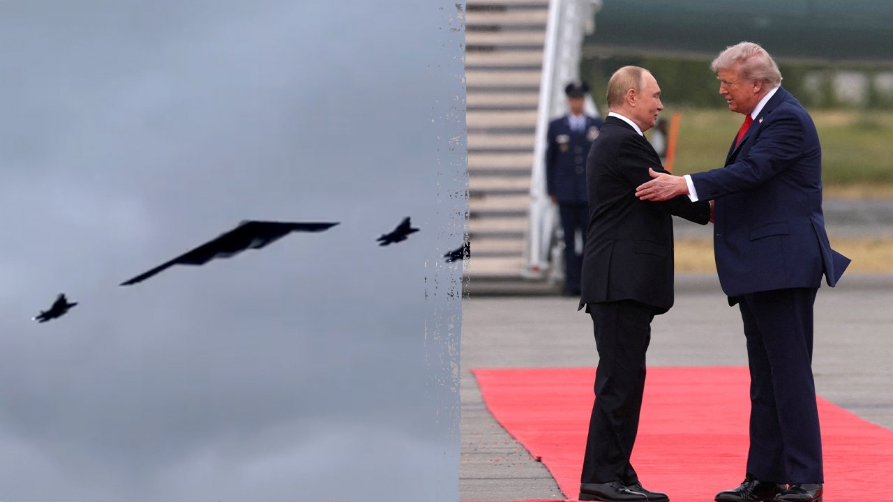 "Assolutamente incredibile": il bombardiere B-2 e la scorta dell'F-35 preparano il terreno per i colloqui tra Trump e Putin in Alaska
