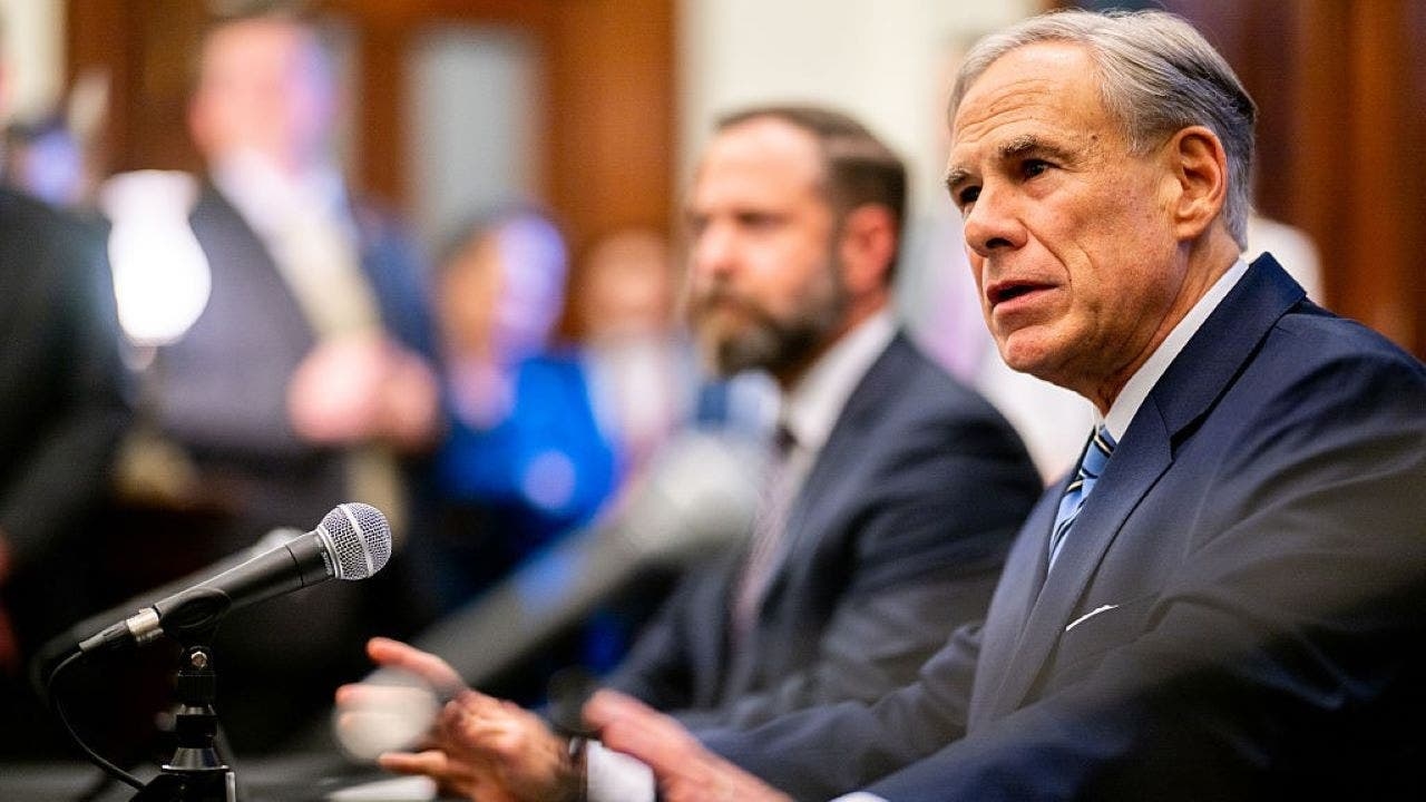 Abbott ottiene una grande vittoria nella battaglia per la ridefinizione dei distretti elettorali mentre crolla il blocco dei democratici del Texas