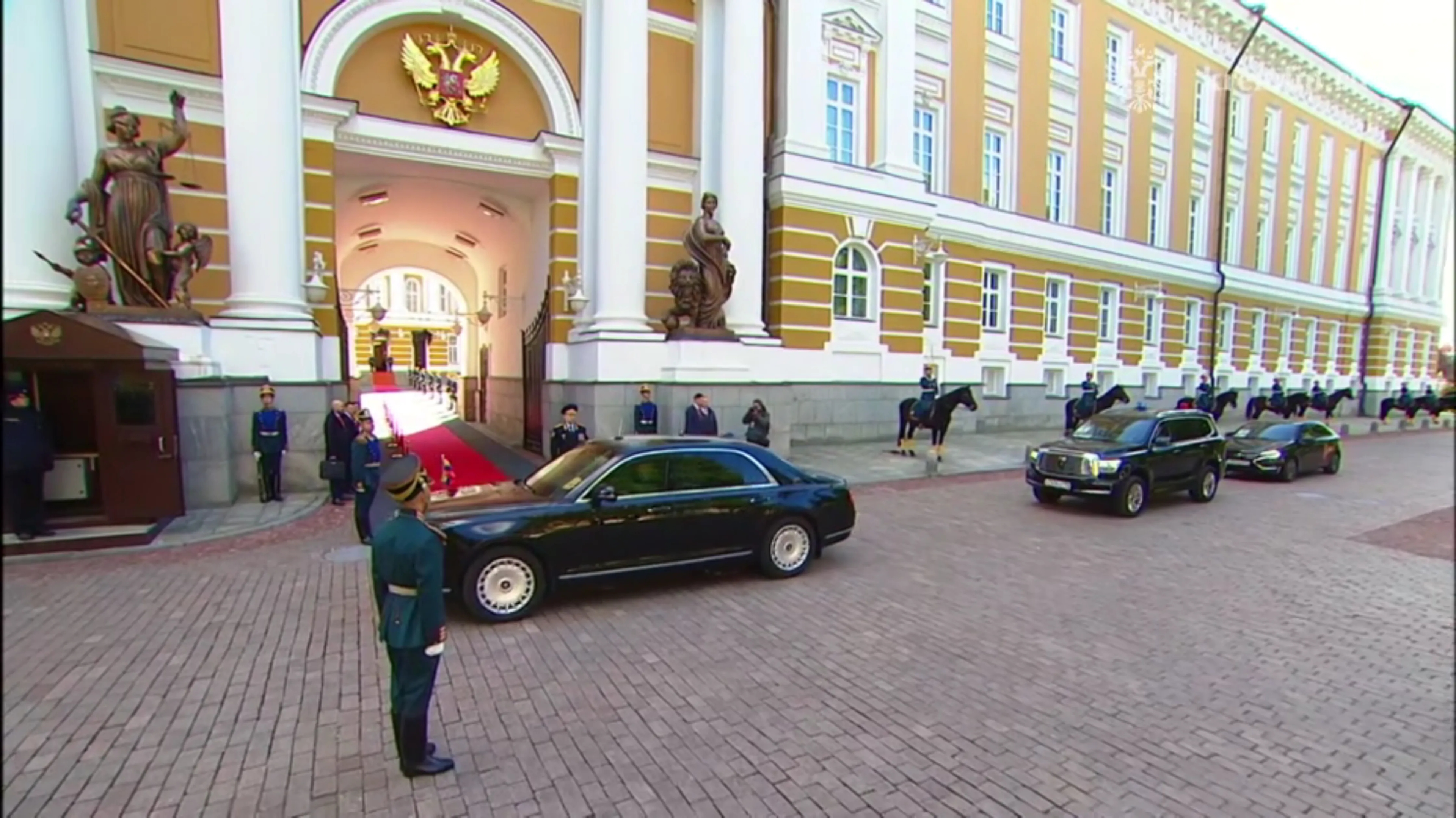 Yabancı Heyet Başkanları Zafer Geçidi İçin Kremlin'e Geldi
