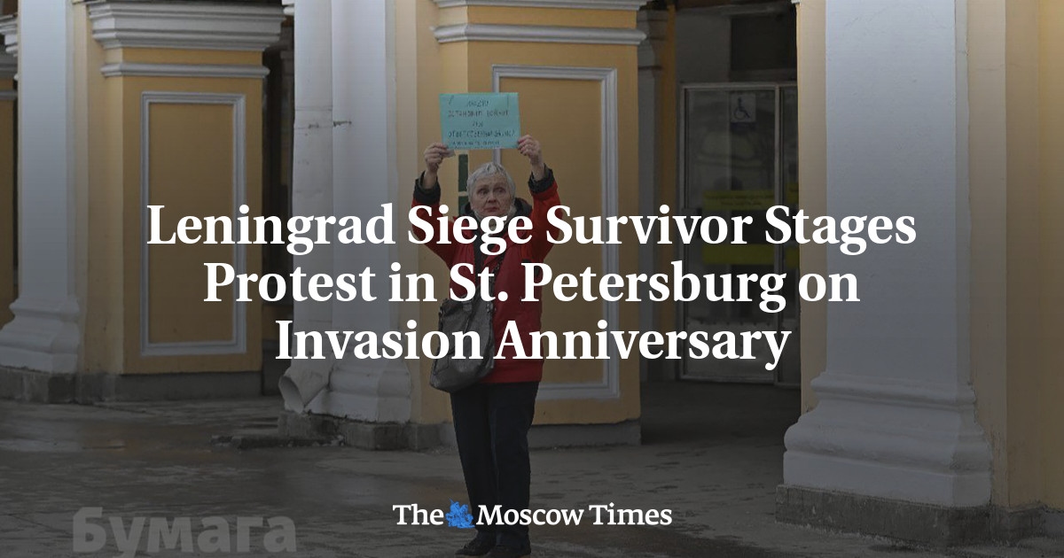 Un survivant du siège de Leningrad organise une manifestation à Saint-Pétersbourg Saint-Pétersbourg à l'occasion de l'anniversaire de l'invasion