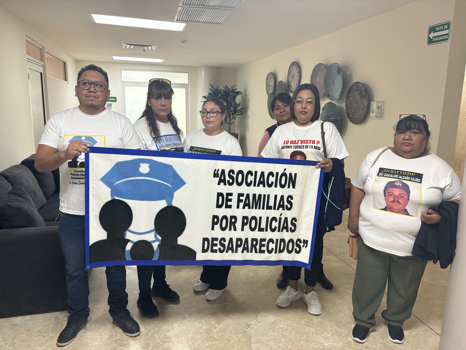 Families van vermiste politieagenten eisen ontmoeting met autoriteiten in Torreón