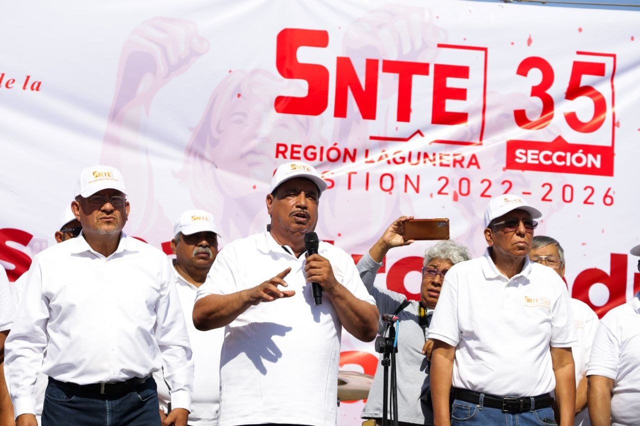 ‘Ya estuvo suave de amanecer pasivos’, dicen maestros en marcha por Día del Trabajo