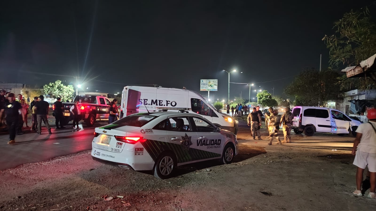 Casal morre após acidente brutal com van em Gómez Palacio