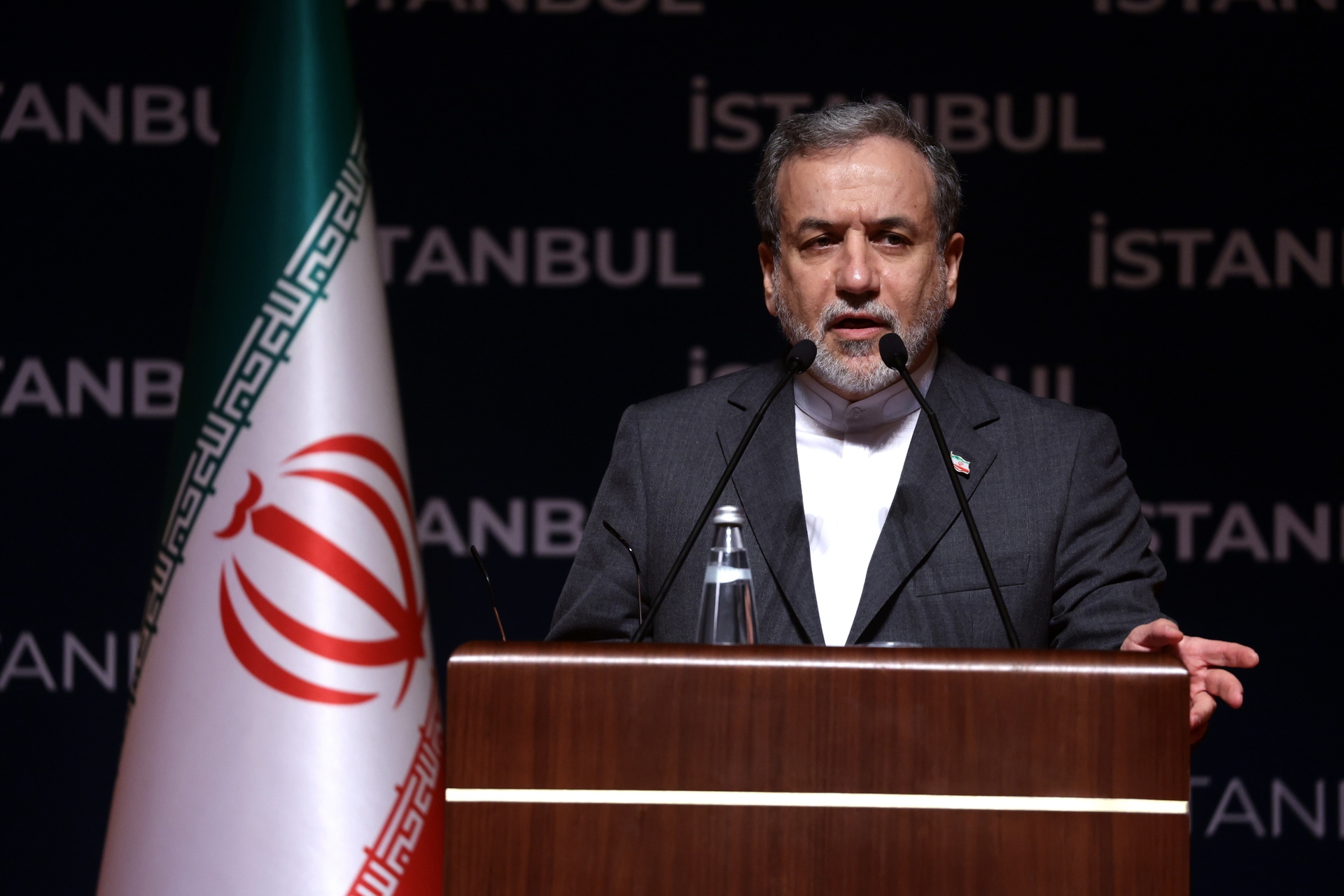 Iran's foreign minister accuses the United States of betraying diplomacy