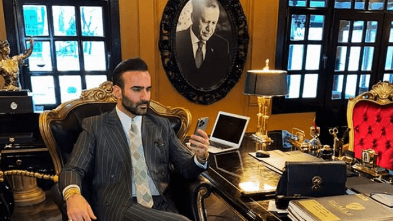 Cem Duman, der mit einem Foto von Erdoğan posierte, wurde von einer kriminellen Organisation festgenommen.
