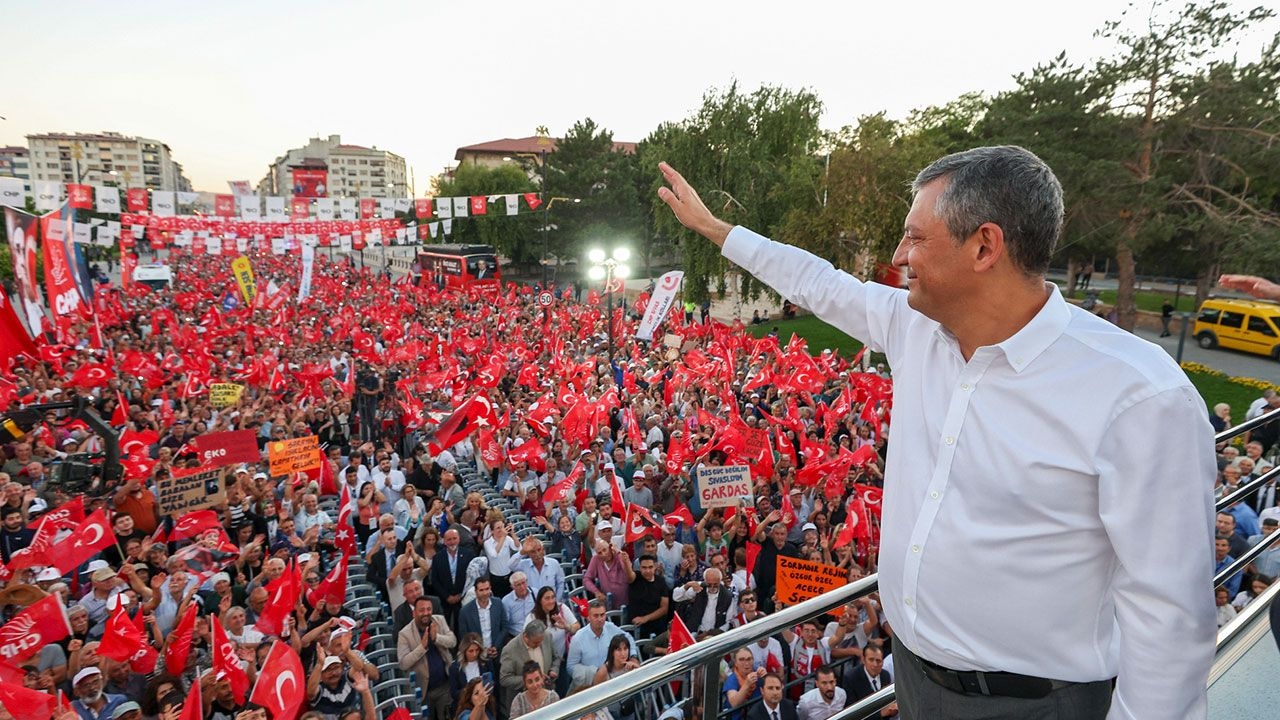 Özgür Özel'den kurultay davasının ardından şiirli mesaj