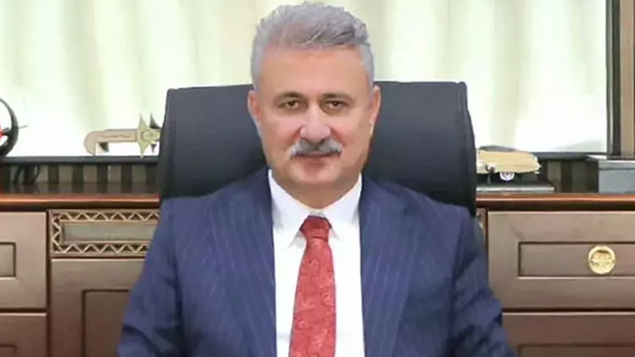 Burmistrz AKP Yahşihan Ahmet Sungur został zawieszony w sprawowaniu urzędu.