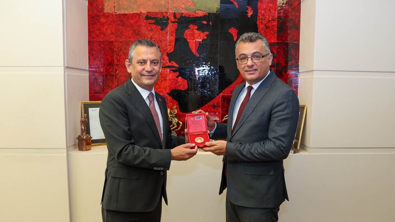 Özgür Özel and CHP members support the new President of the TRNC!