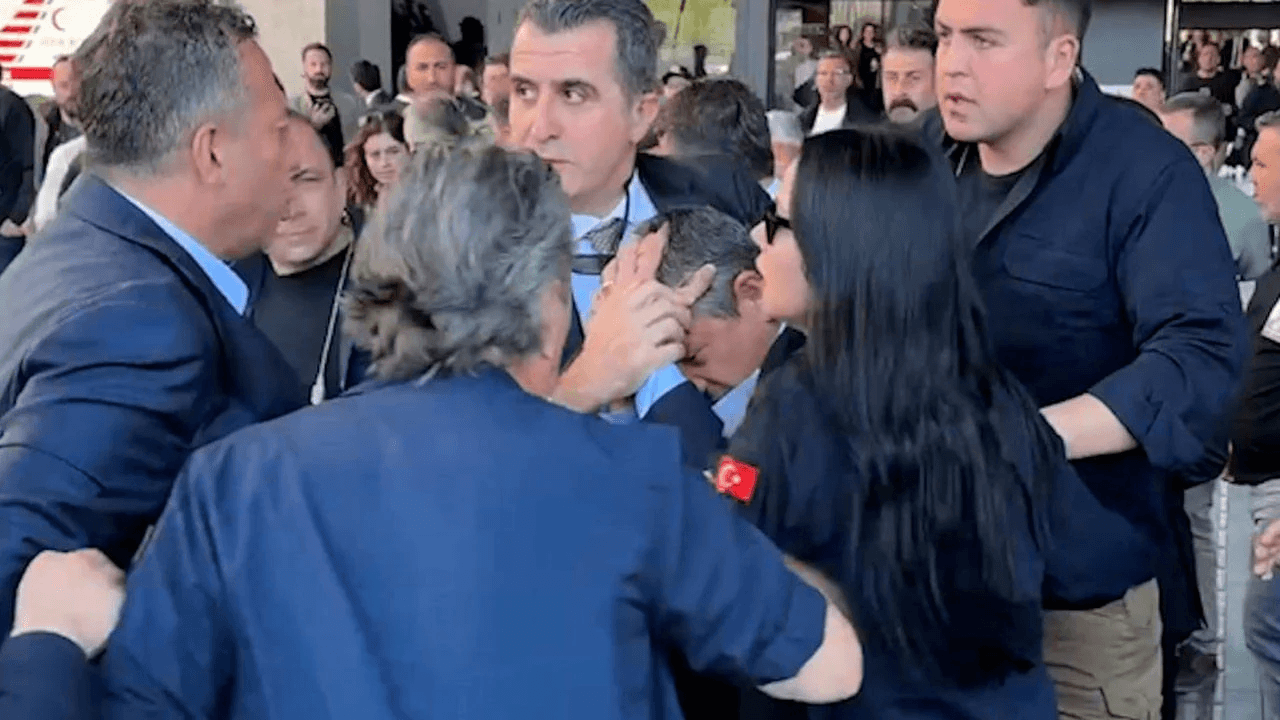 « Un scélérat agressif. « Un provocateur qui se dit enfant de l'Empire ottoman »