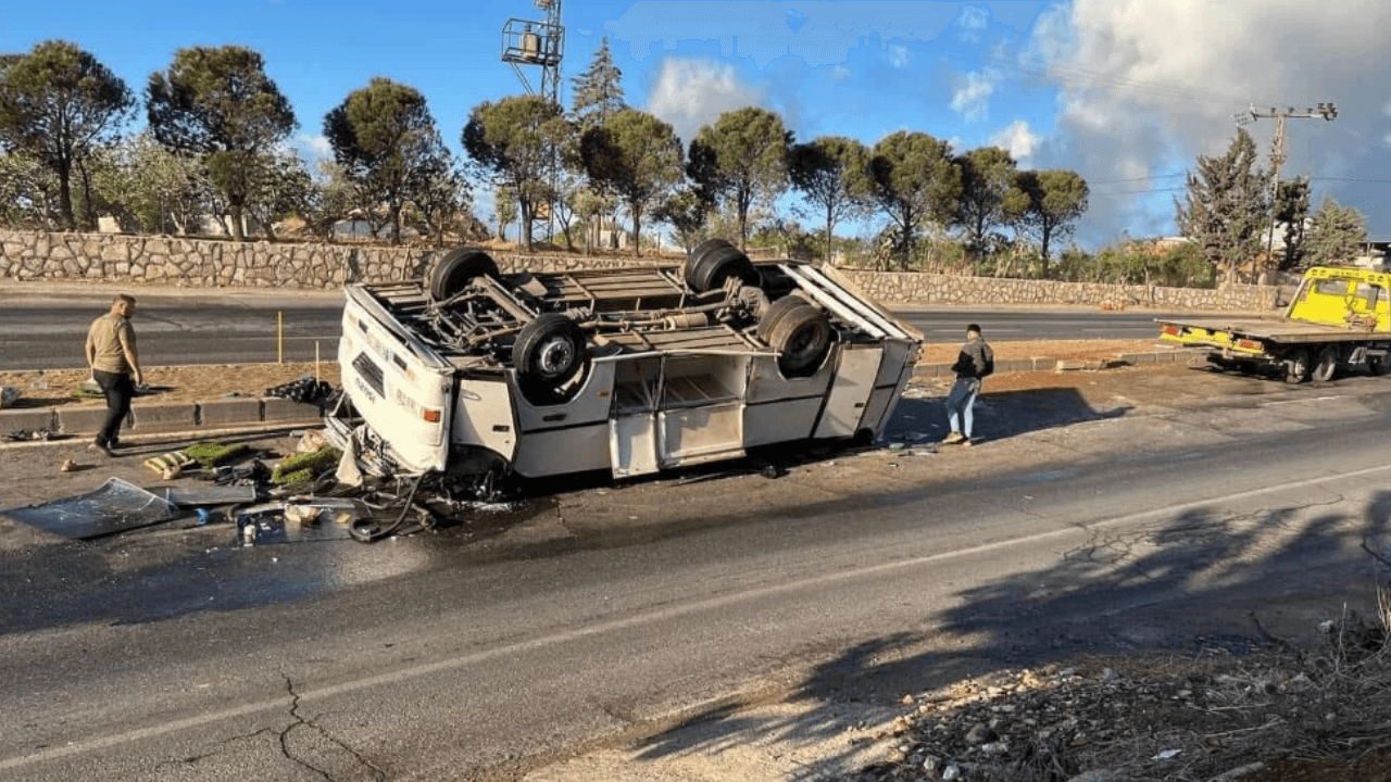 A service carrying agricultural workers overturned in Hatay! 25 injured