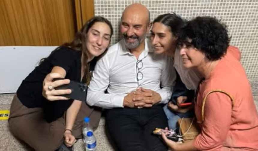 La photo prise par Tunç Soyer avec sa famille avant son arrestation a été révélée