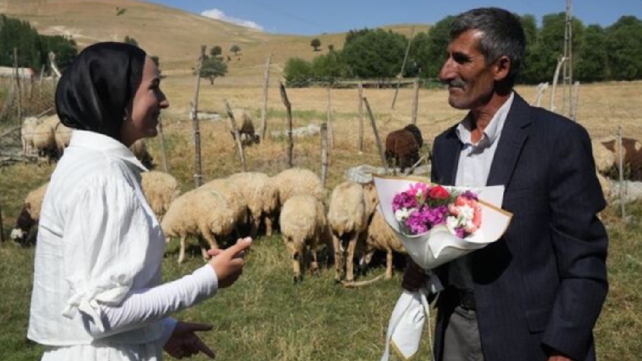 Das waren berührende Momente! Sehen Sie, wie viele Punkte das Mädchen erhielt, während ihr Vater mit Blumen wartete.