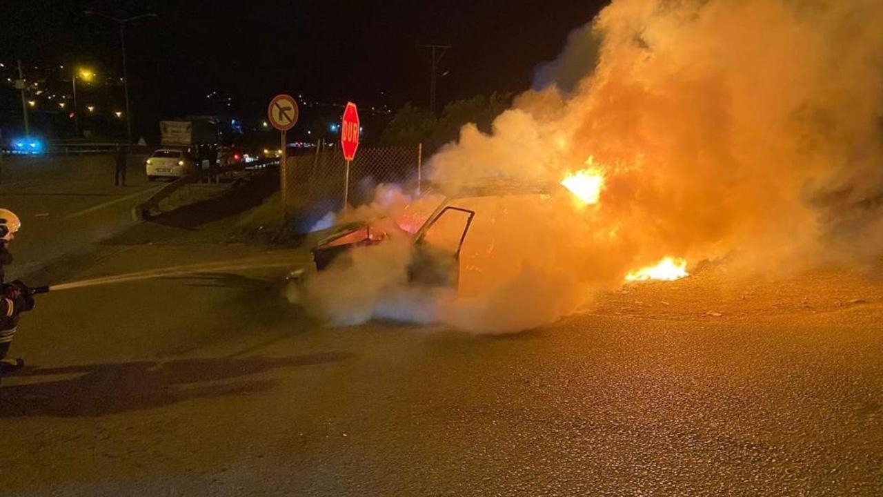 Veículo pegou fogo durante a viagem e ficou reduzido a cinzas