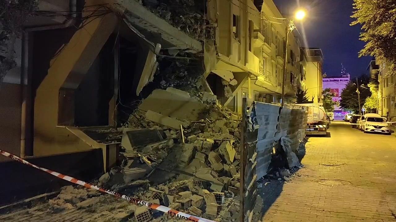 В Авджыларе произошло частичное обрушение 6-этажного здания