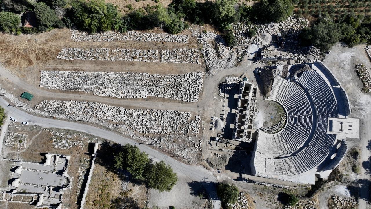 El estadio y las tiendas de los alrededores se están restaurando en la antigua ciudad de Tlos.