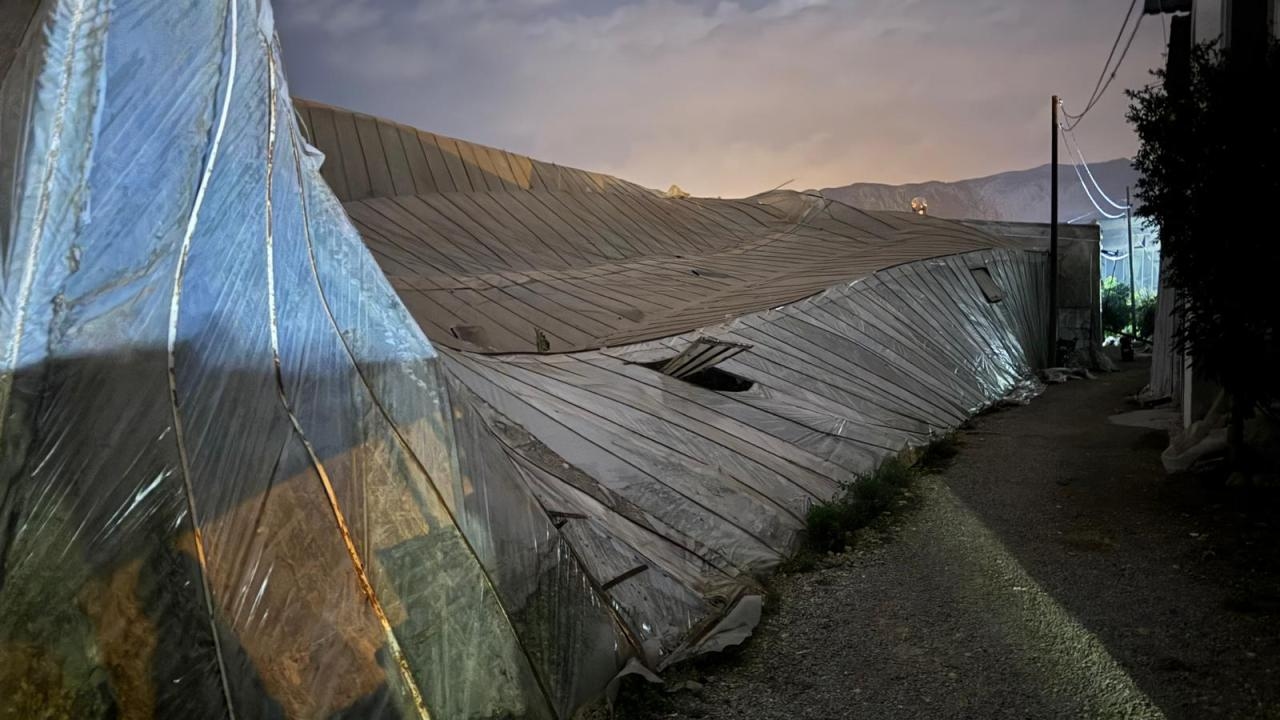 Tornado in Mersin: kassen beschadigd