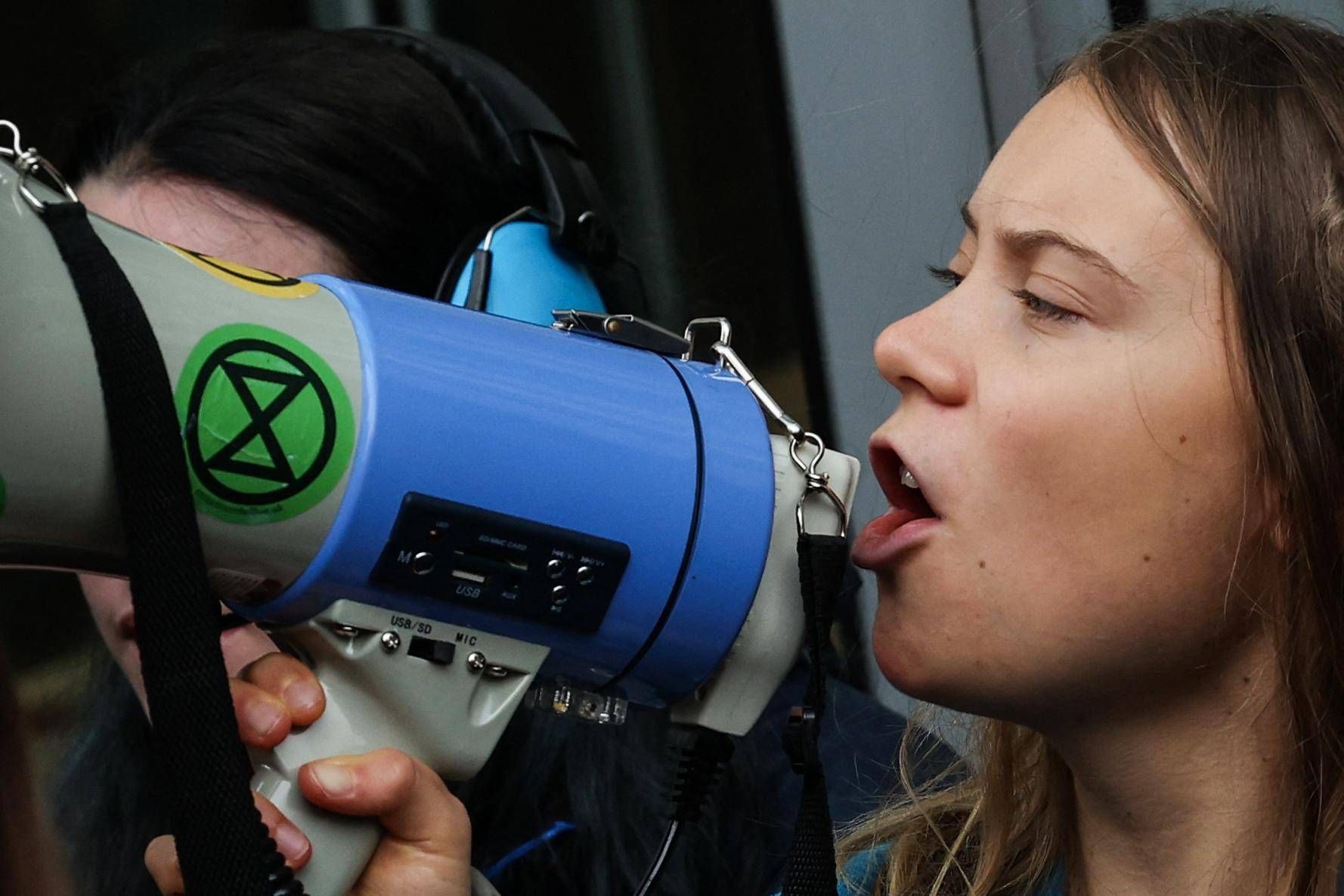 Greta Thunberg, Norveç'te bir rafineriyi kapattı: "Petrol ölümdür."