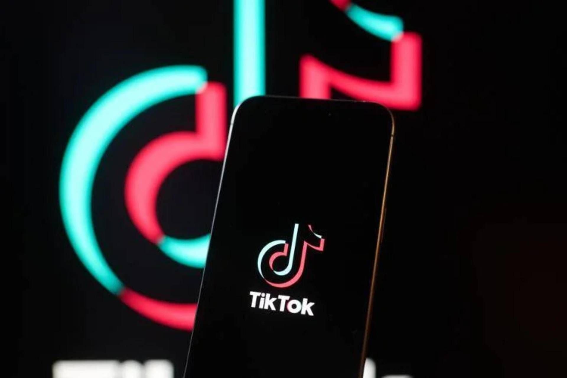 TikTok, İngiltere'de Moderasyon İçin Yapay Zeka Kullanıyor ve Yüzlerce Kişinin İşini Kaybediyor