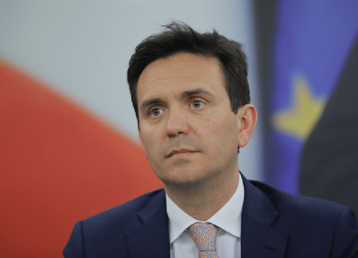 Wat de tarieven betreft, roept Forza Italia de Liga op: "De situatie vereist eenheid van de regering. De onderhandelingen met de VS zijn nog niet afgerond. En Tajani is op zoek naar nieuwe markten."