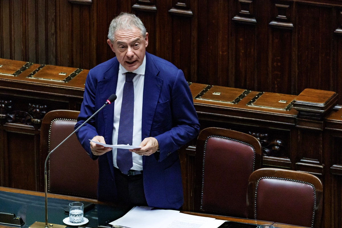 Ex Ilva, mais de 4 mil em indenização por demissão. Urso: "Mas as negociações com o grupo azeri para a venda continuam"