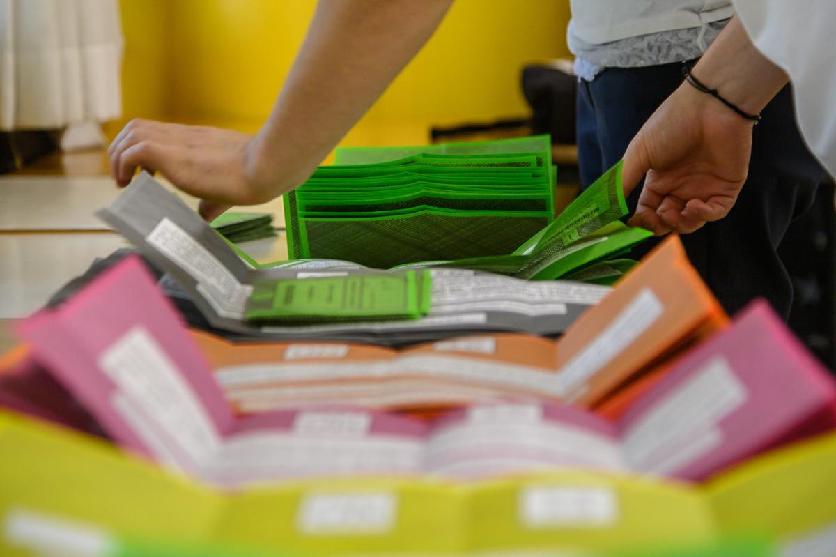 Referandum: sandıklar açıldı, oylama saat 15:00'e kadar. Katılım başarısız: saat 23:00'te %22,7'ye düştü (2011'de %41,1'di)
