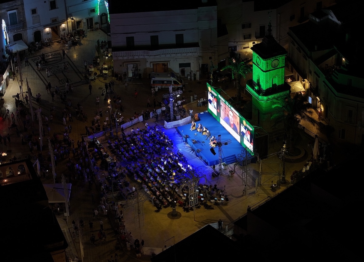 Fitto, Tajani, Salvini, Calderone, Foti, Musumeci, Pichetto Fratin en Zangrillo: "La Piazza" keert terug naar Puglia voor zijn achtste editie.