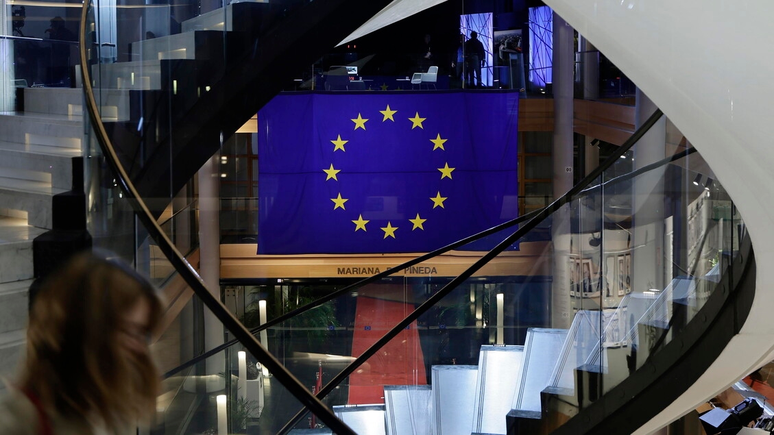 Ue chiede informazioni a 4 Big Tech su rischi frodi online