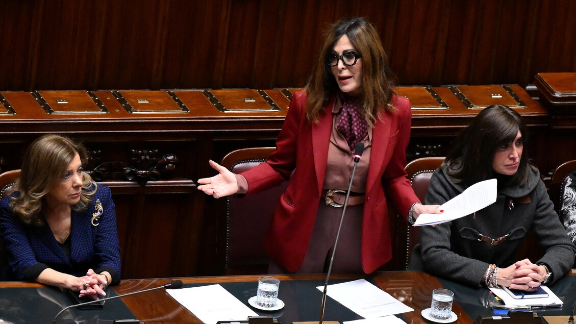 Alla Camera esame della mozione di sfiducia a Santanchè, la ministra: 'Rifletterò sulle dimissioni ma sola, senza ricatti'