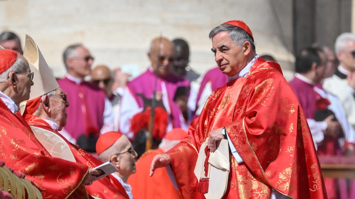 Papa: Becciu: «Ofrezco mis sufrimientos por el bien de la Iglesia»