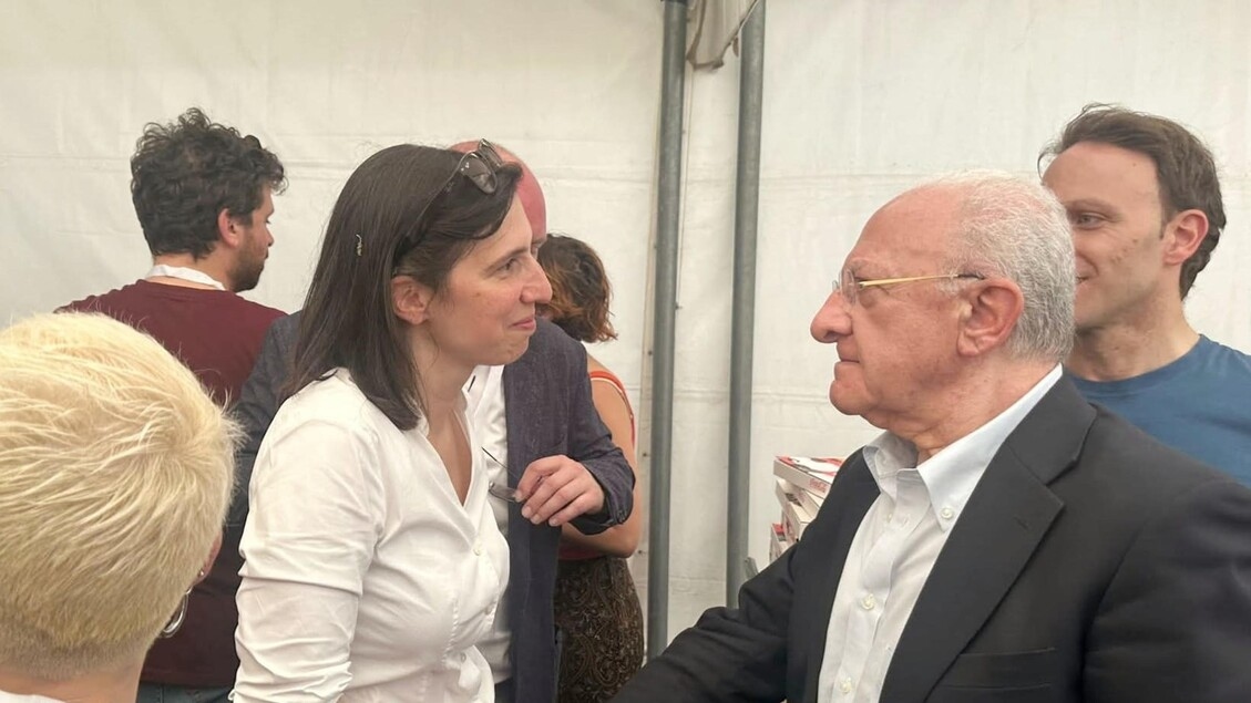 Conte, Schlein und De Luca treffen sich, um über den Kandidaten Campanias zu sprechen.