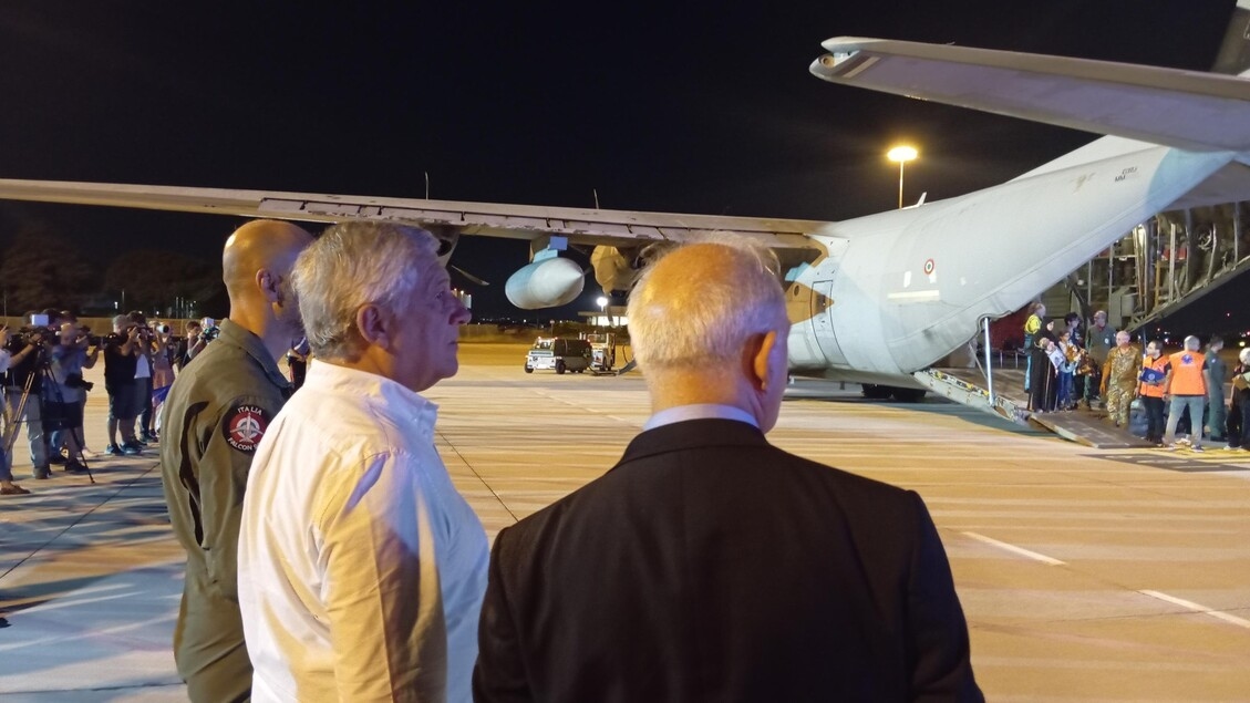 Tajani welcomes six children from Gaza to Ciampino