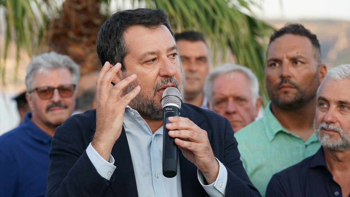 Salvini, Leoncavallo elendi, sonunda bir değişiklik. Afuera!