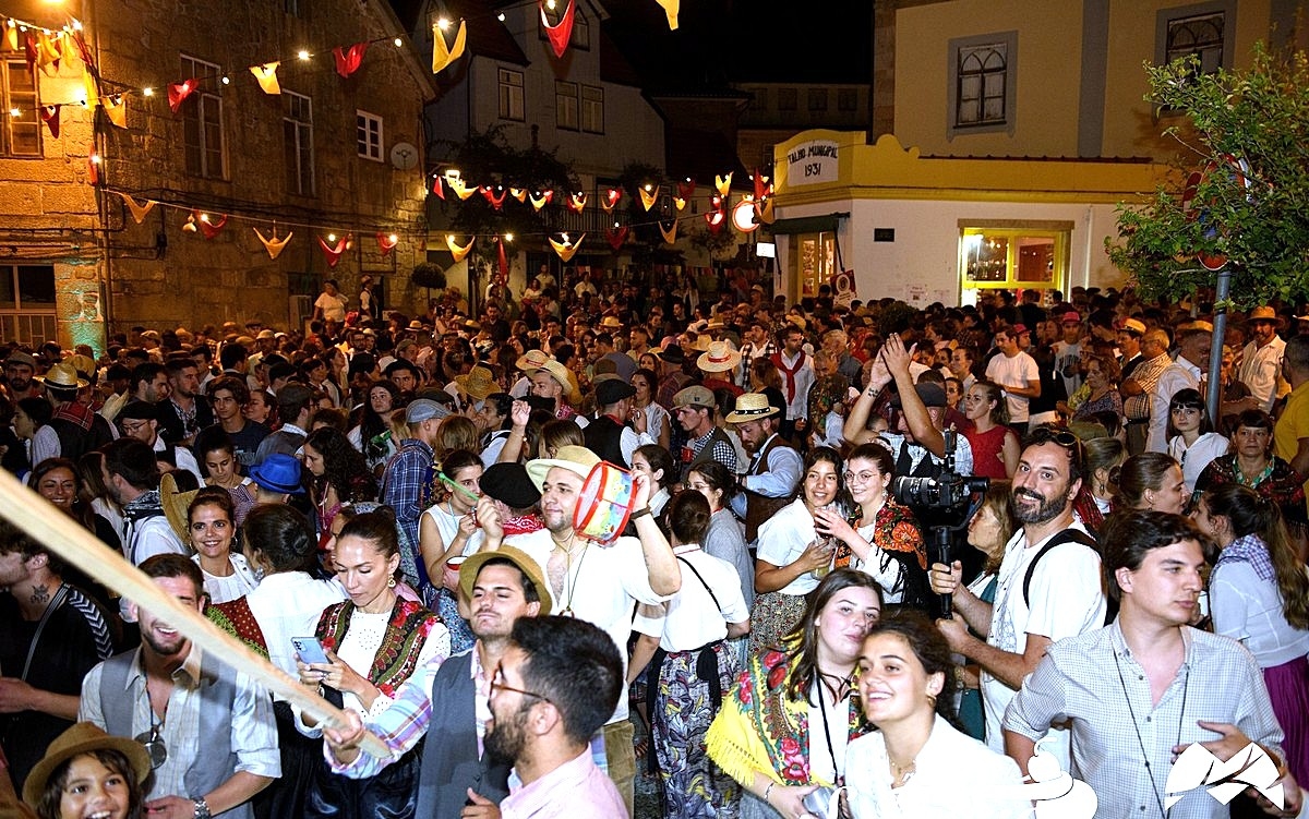 Fêtes municipales avec pèlerins, taxi et Nininho Vaz Maia