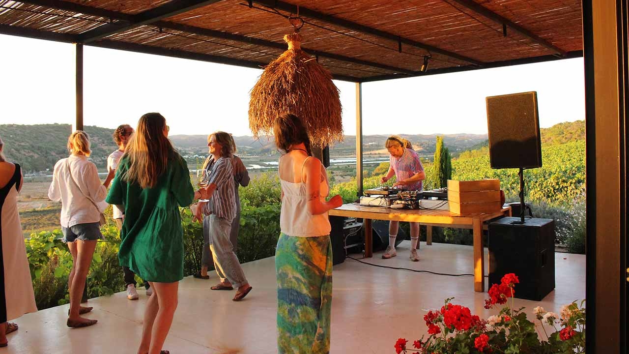 Arvad Sunset Sessions estão de volta e trazem o novo vinho Sauvignon Blanc