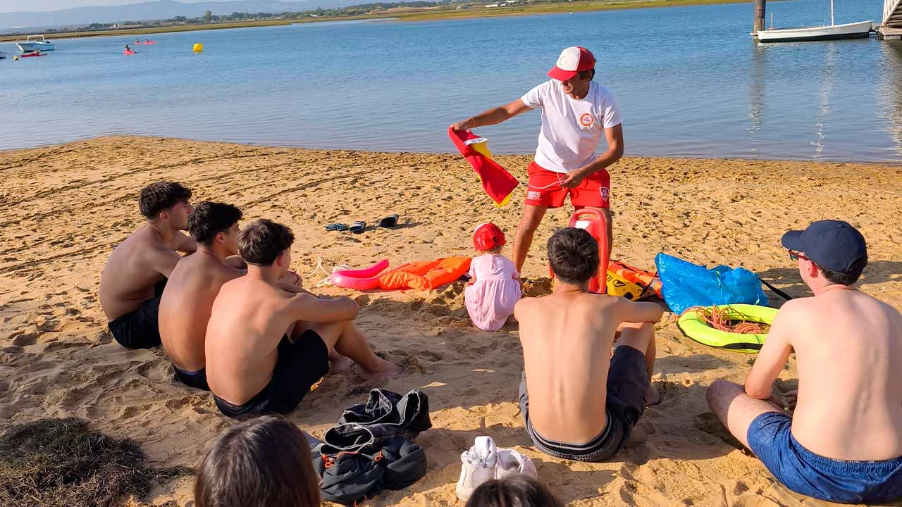 Red Seagull повысил осведомленность о безопасности на воде на встрече молодежи Алгарви