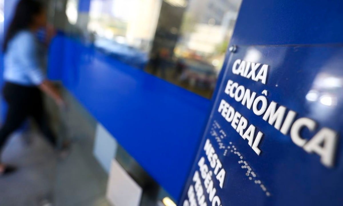Caixa wypłaca premie dla osób urodzonych we wrześniu i październiku