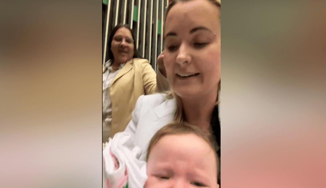 Bolsonaro supporter takes baby to occupy the Chamber of Deputies' plenary session