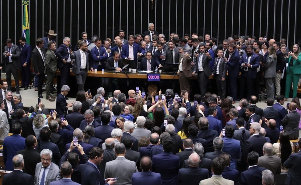 Motta opens session two hours late amid Bolsonaro's obstruction