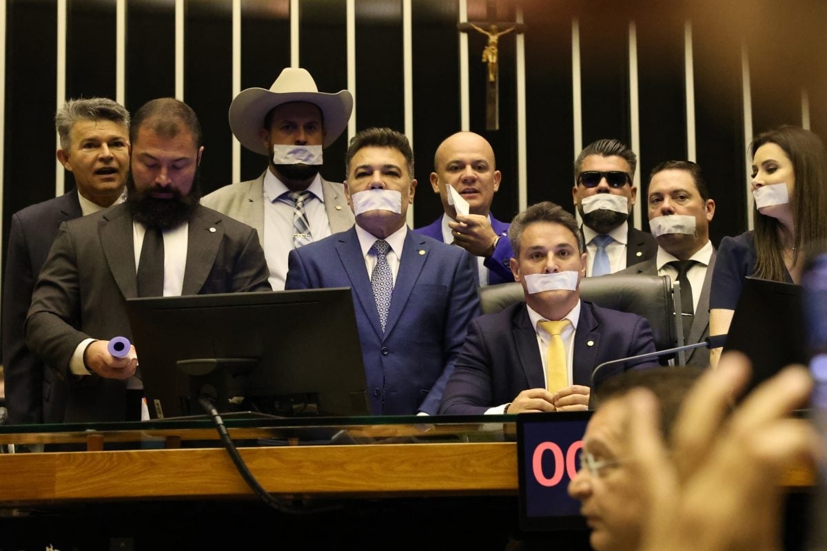 I partiti chiedono la sospensione di 5 sostenitori di Bolsonaro per la rivolta alla Camera