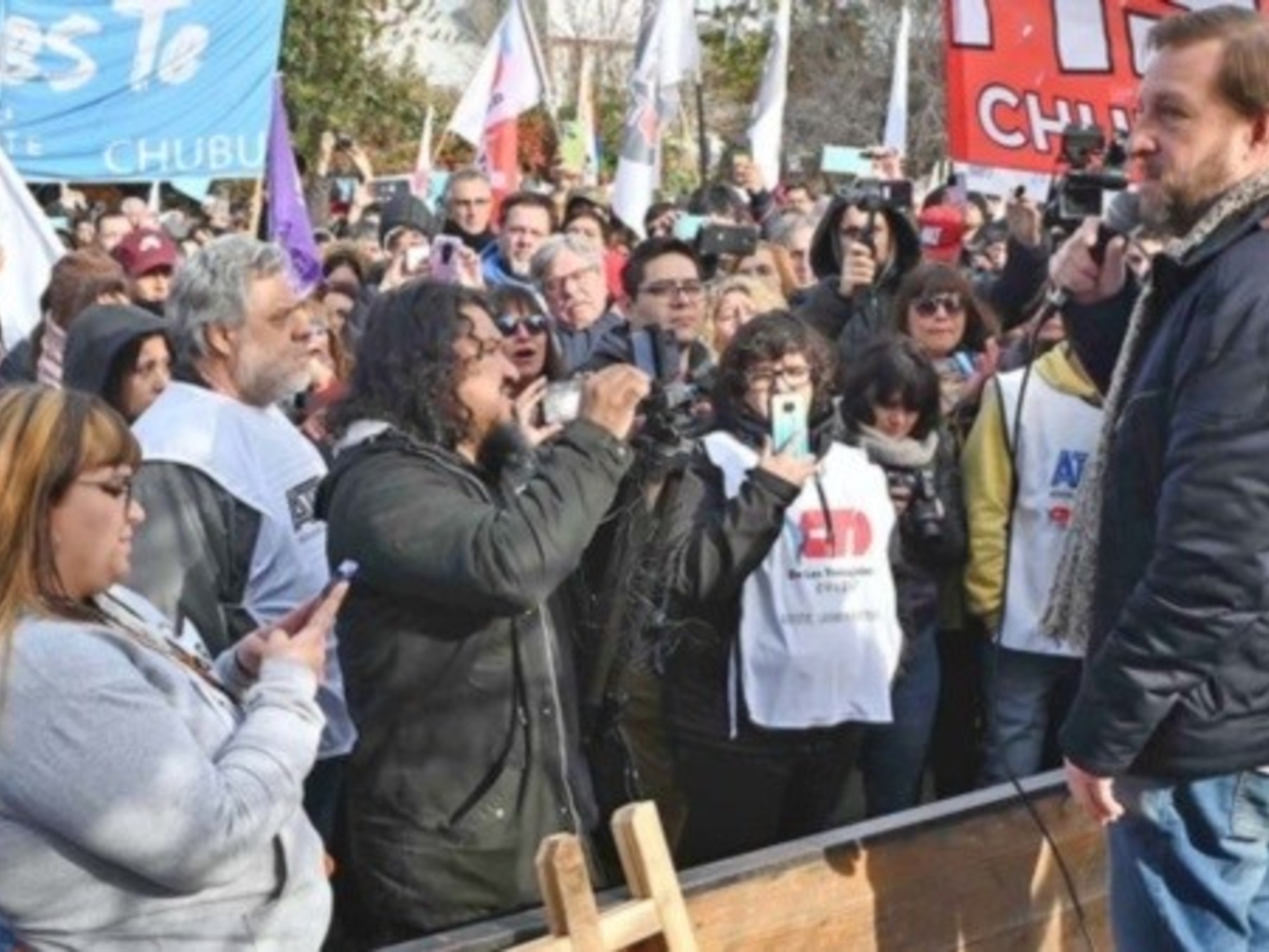 Sąd podtrzymał wyrok 3 lat więzienia dla przywódcy związku zawodowego nauczycieli w Chubut, skazanego za podpalenie parlamentu.