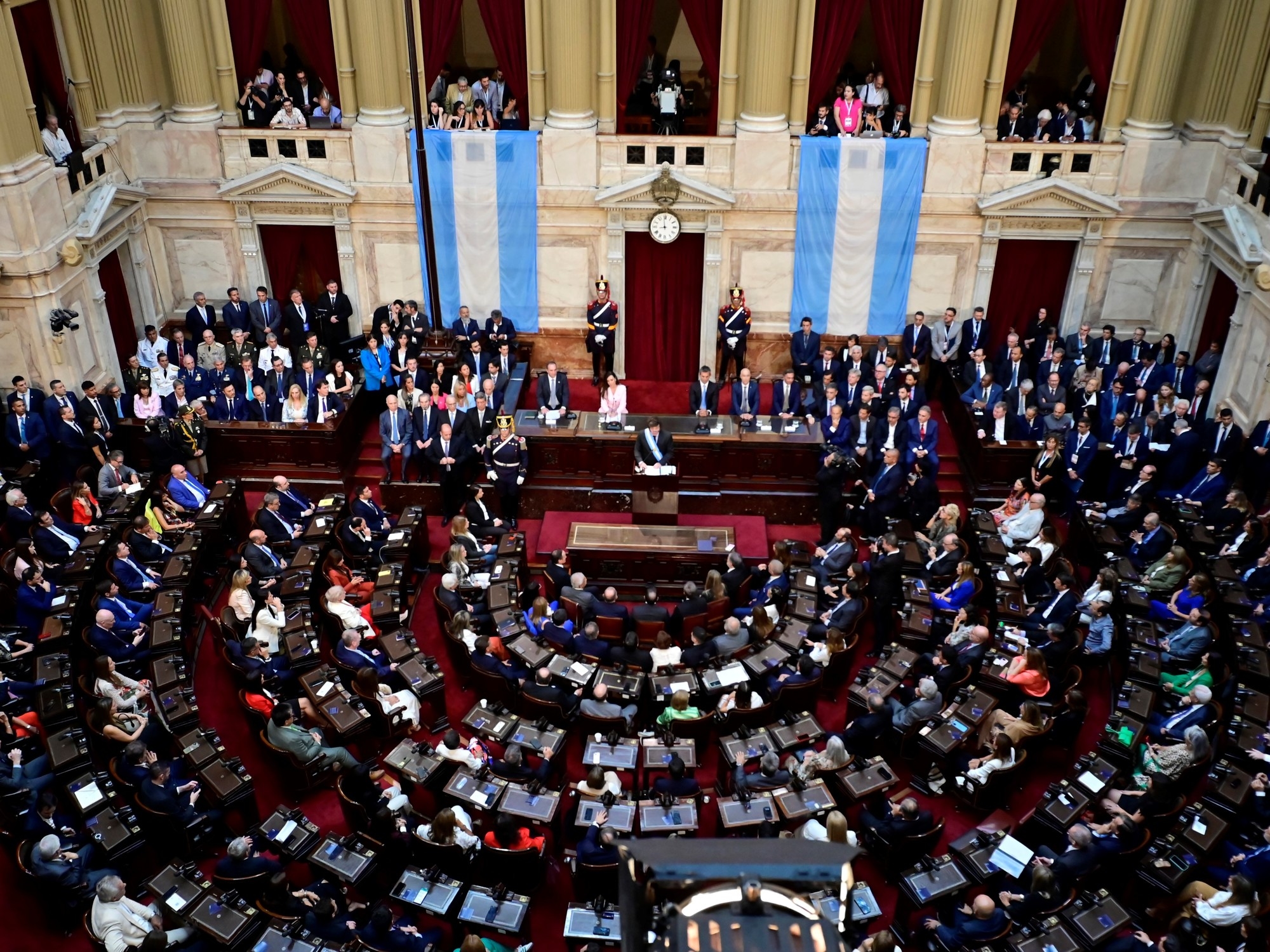 Carta "urgente" a Menem y Villarruel: diputados exigen dar marcha atrás con las restricciones a la prensa en la Asamblea Legislativa