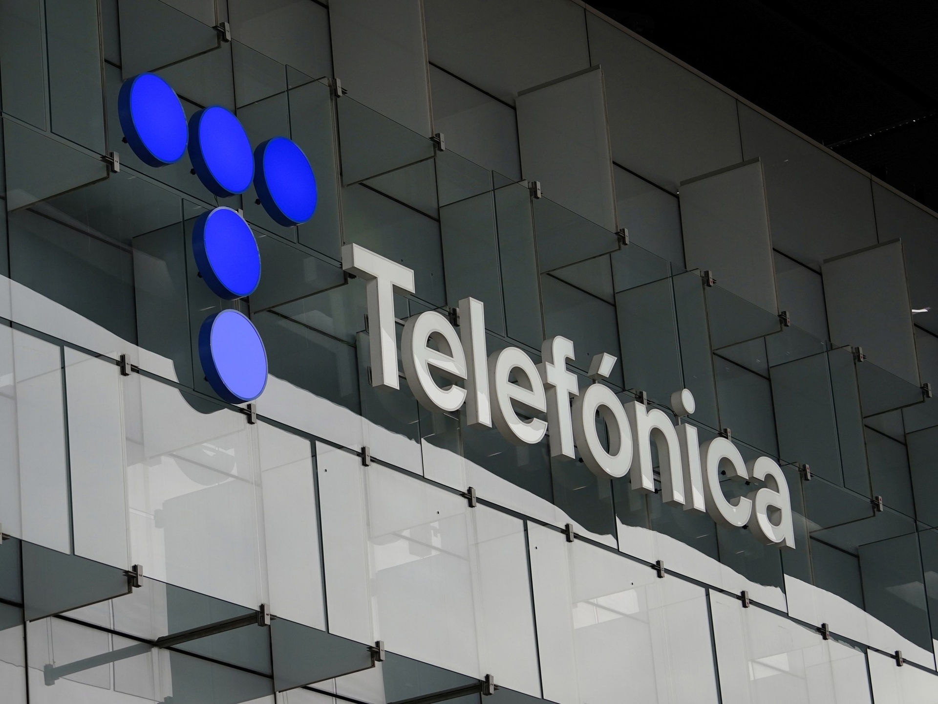 Met een investering van 1,245 miljoen dollar kocht Telecom Telefónica de Argentina