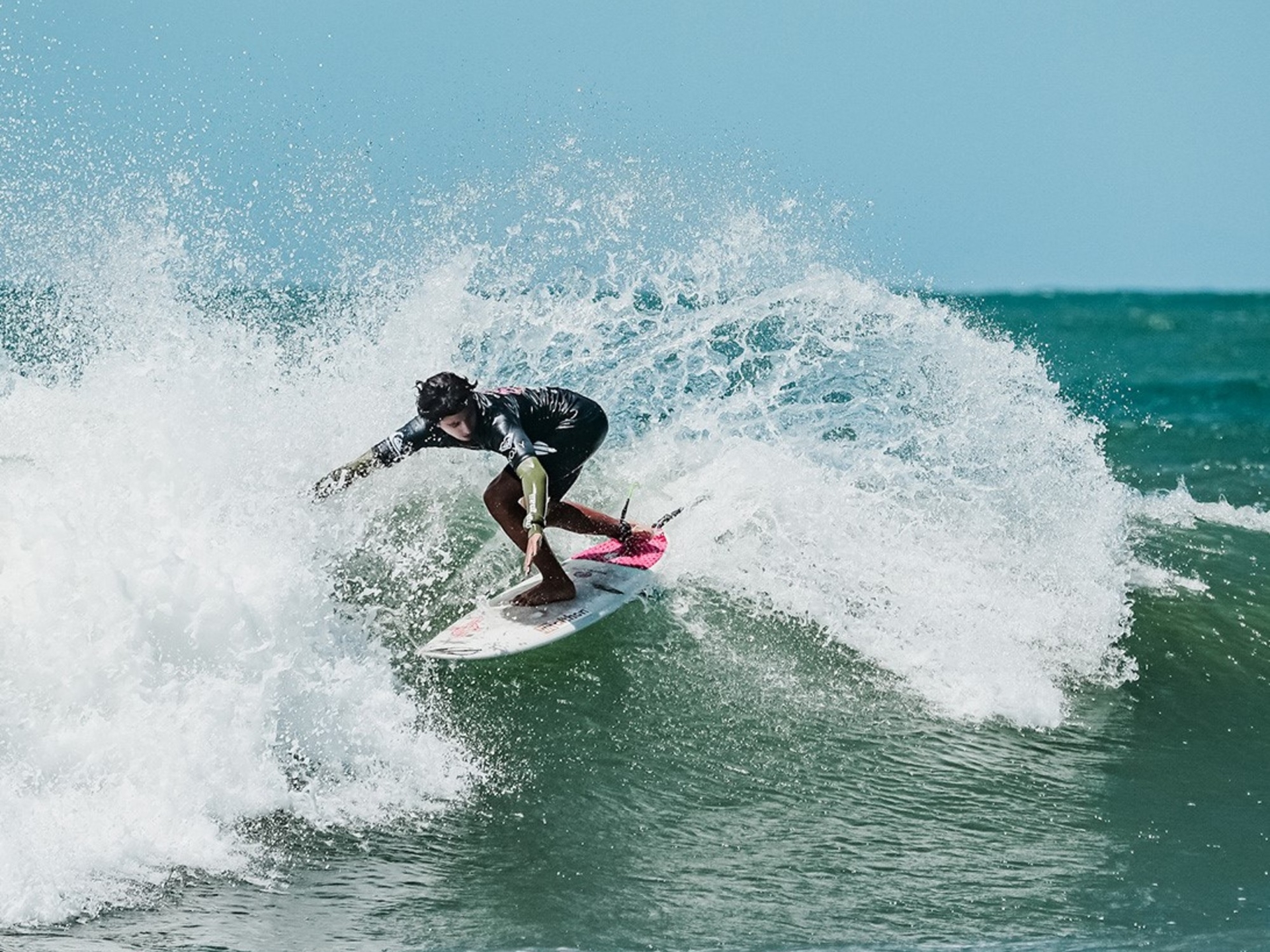 El boom del semillero del surf argentino: un torneo de alto nivel en Mar del Plata y un campus en Hawaii rumbo al futuro