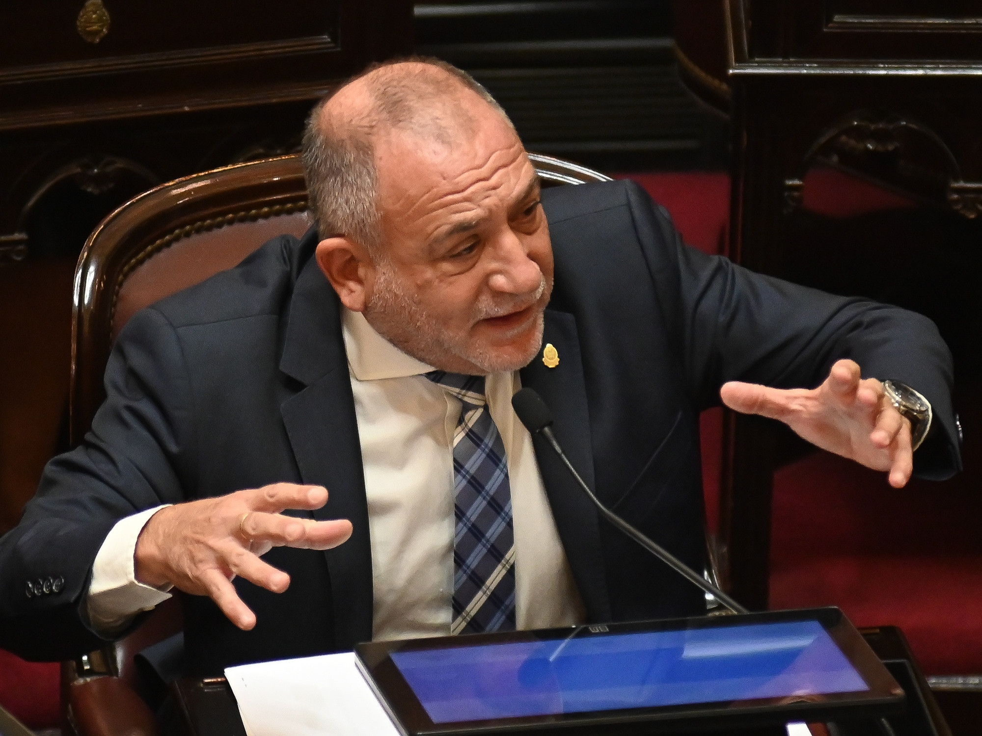 Luis Juez disse que Karina Milei pediu desculpas e respondeu a Fat Dan após o ataque à filha: "Não me ofenda, não é assim que se defende a liberdade".