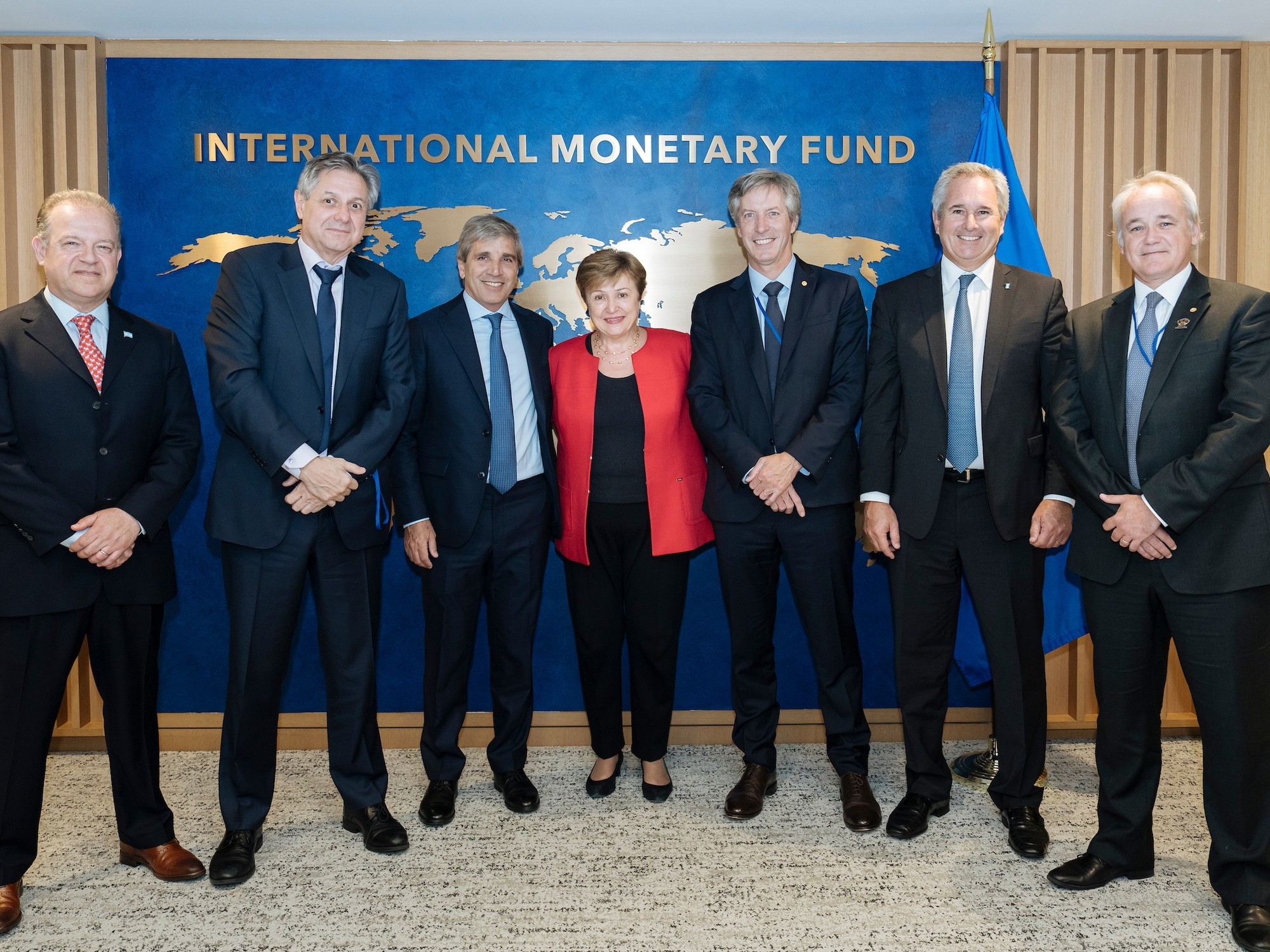 Die Regierung reist zum G20-Gipfel und erwartet ein Treffen mit dem IWF, bei dem 2,2 Milliarden US-Dollar freigegeben werden sollen.