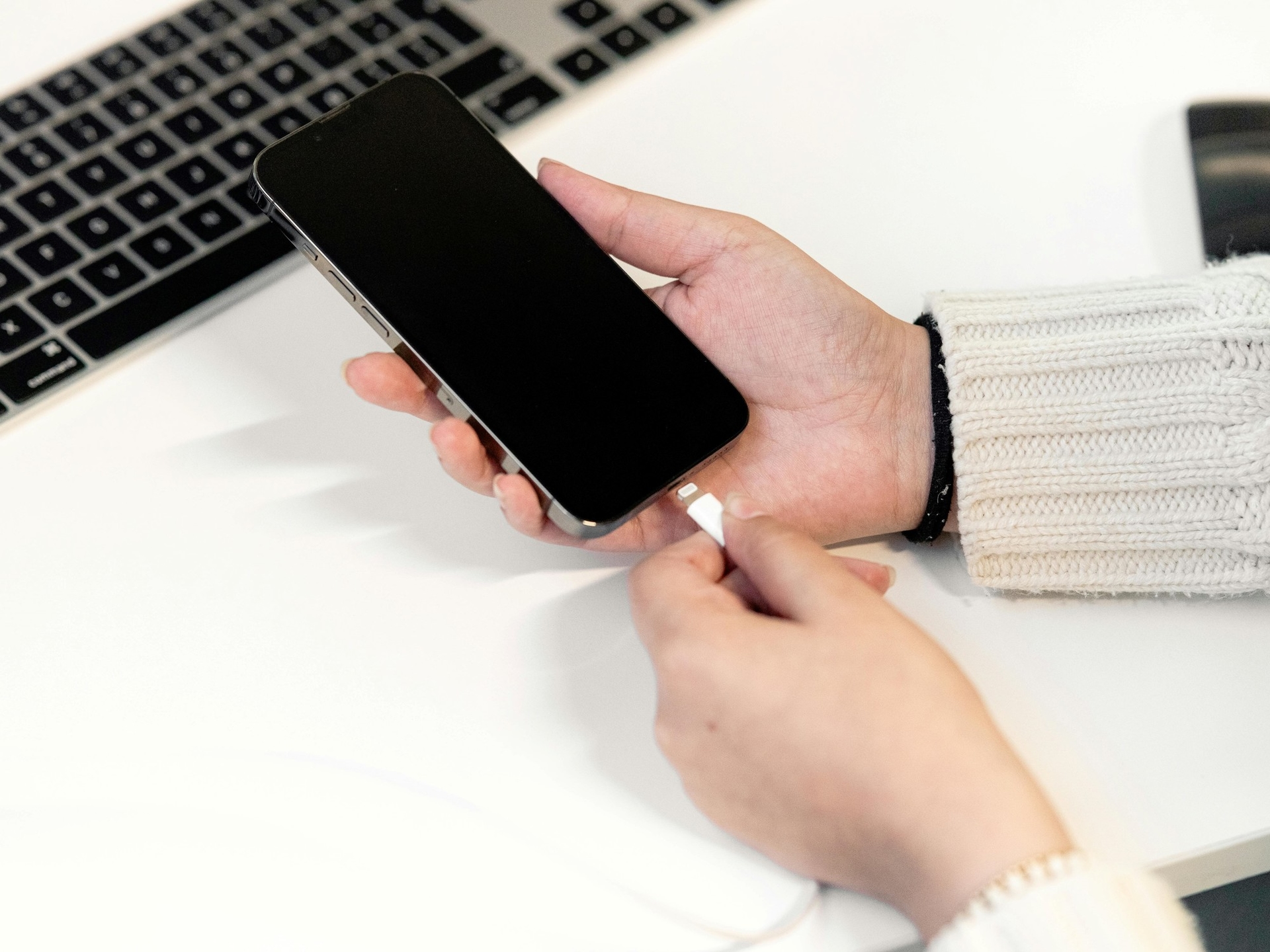 Cellulari: il trucco della ricarica per far durare di più la batteria e farla consumare di meno