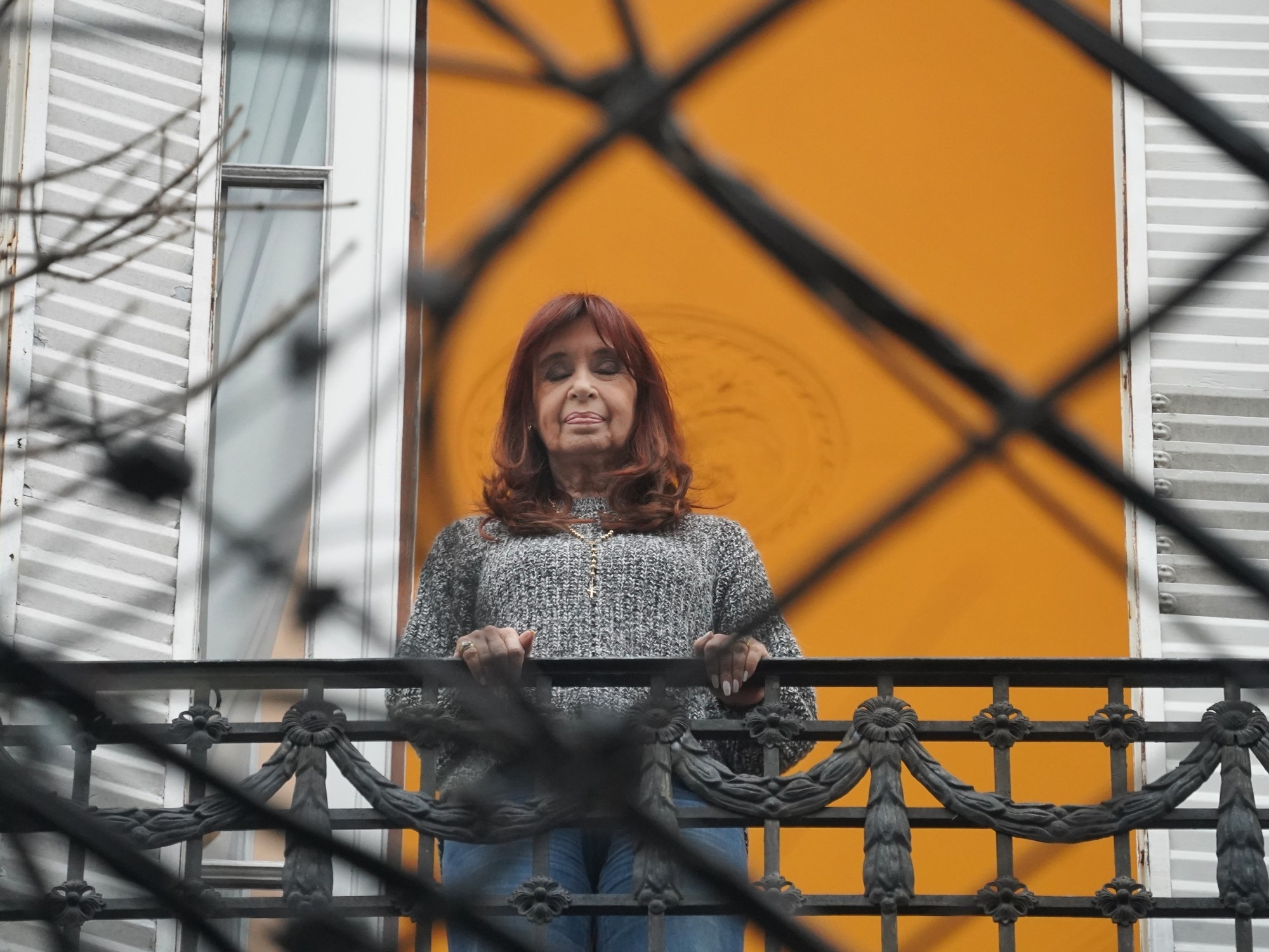 La prisión de Cristina Kirchner: el Gobierno quiere que la ex presidenta sea notificada en su casa para que no haya marcha